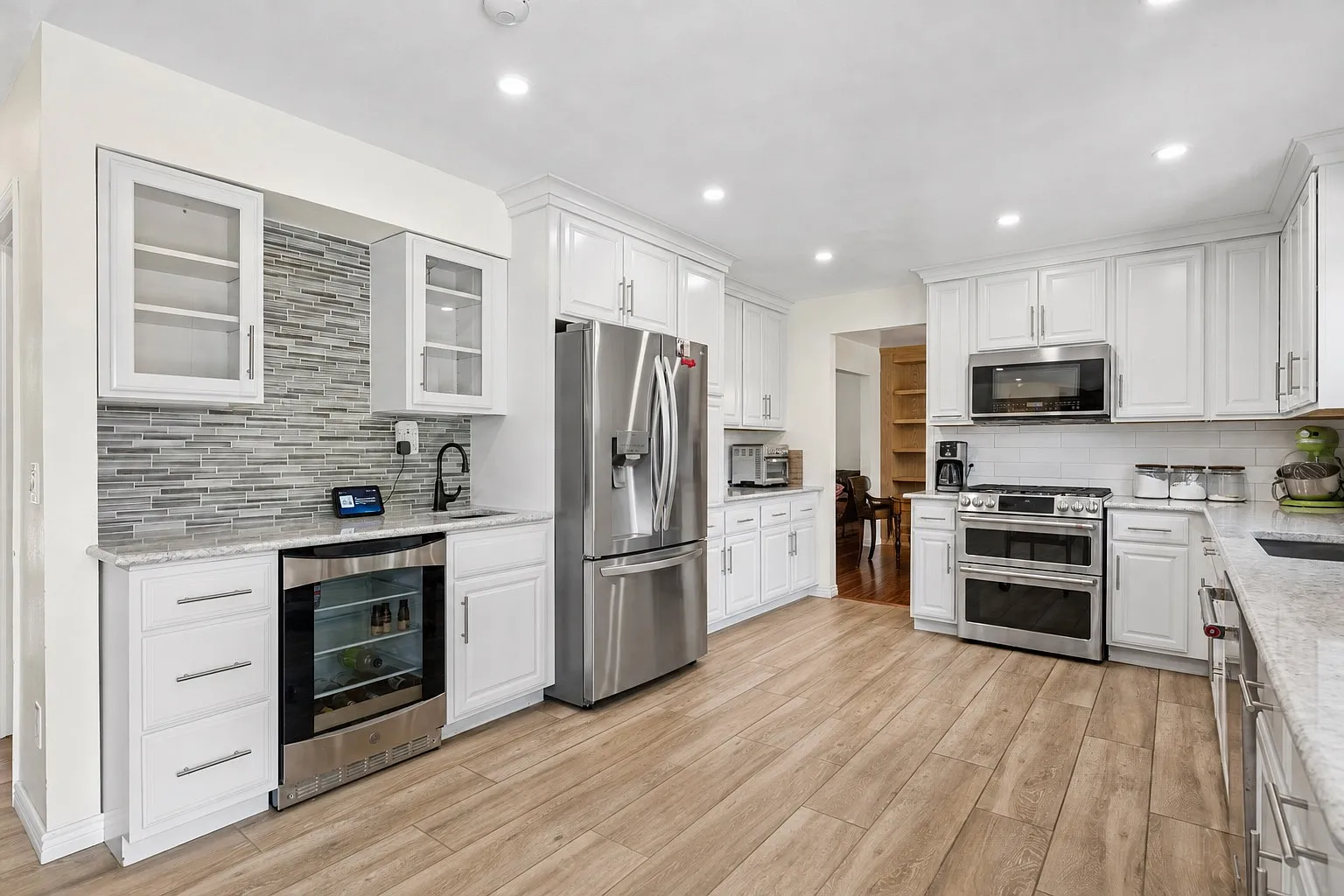 4 bed, 3201 sqft, $3,500 — Photo 3