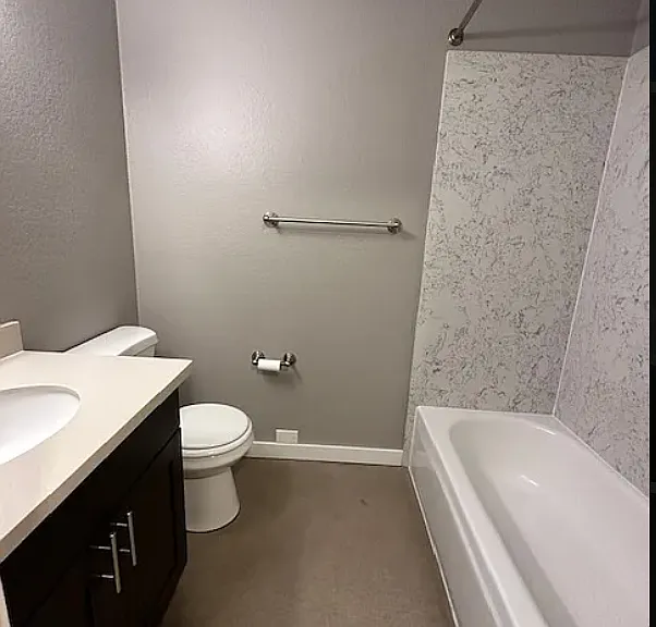 Emerald Place Apartments — Photo 8