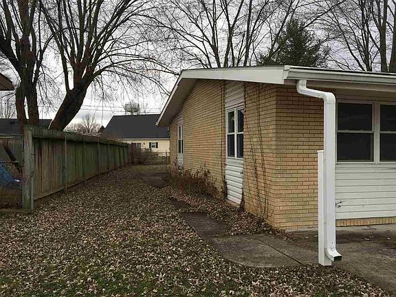 2nd image of 1026 Rosewood Dr