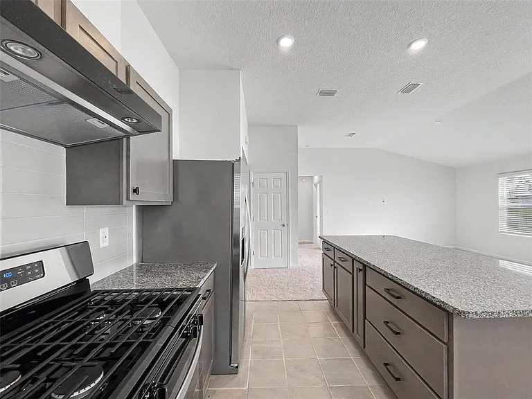55 Signet Cir — Photo 23