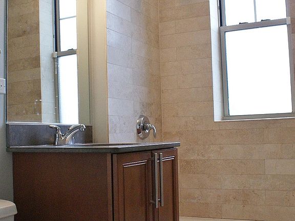 4th image of 3451 N Wolcott Ave #1