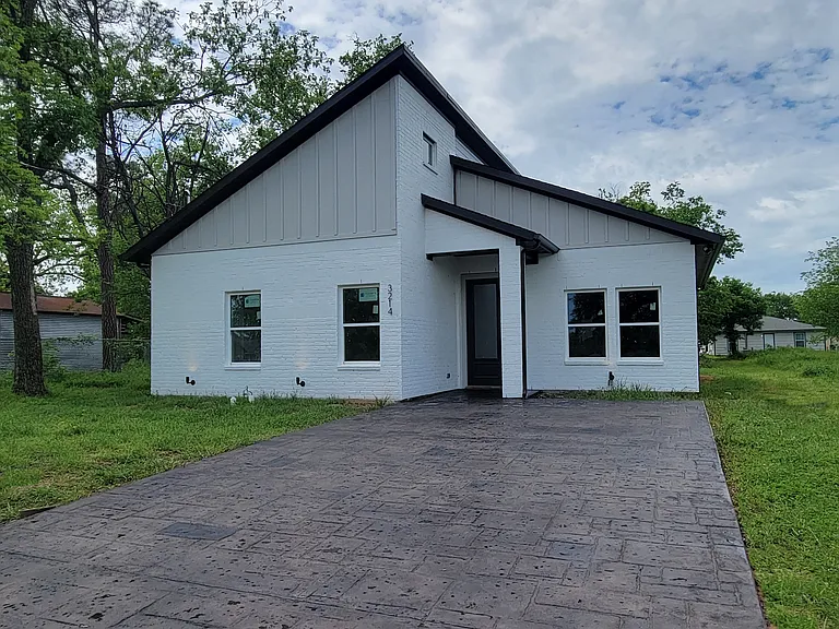 3214 Travis St — Photo 2