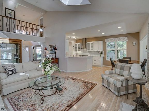 5th image of 762 Sandlewood Ln