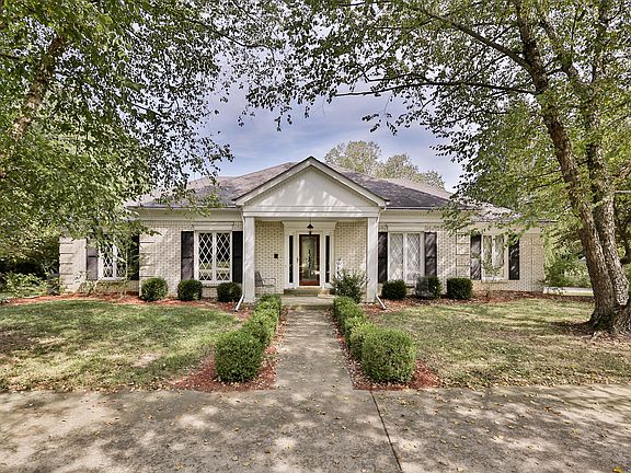 3rd image of 431 Mill Circle Dr