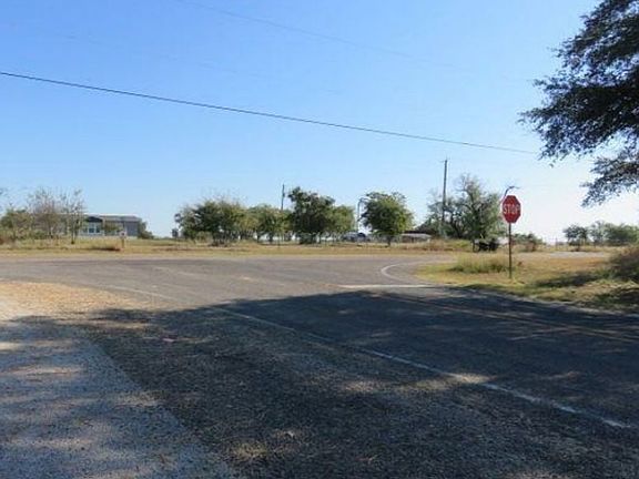 Exterior Neighborhood (street photo)