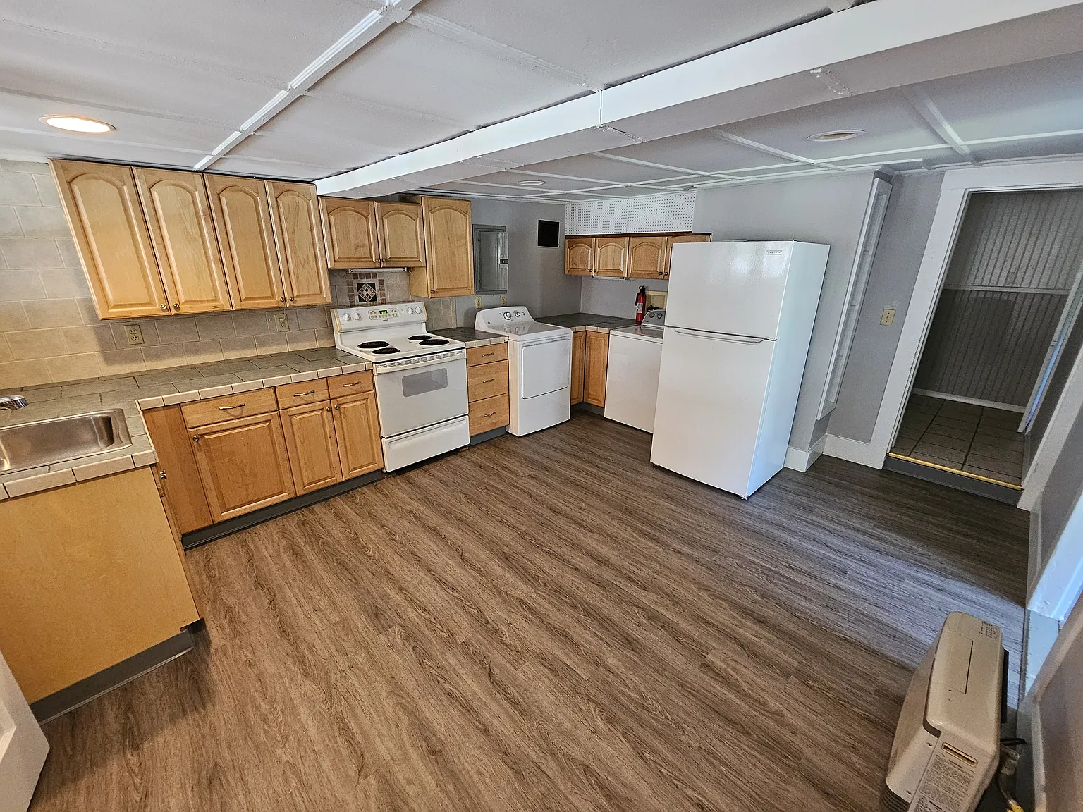 1 bed, 800 sqft, $1,800 — Photo 3