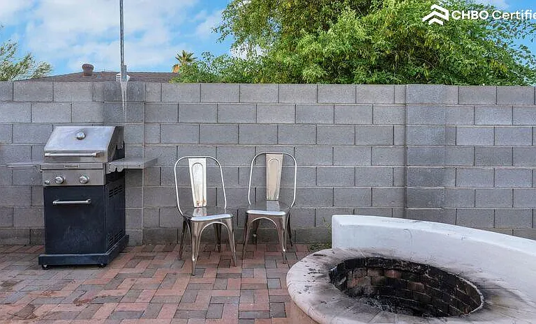 1715 N Whittier Dr — Photo 23