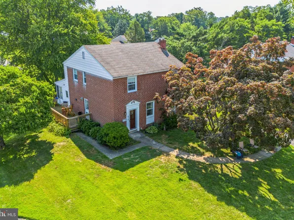 812 Adams Dr, Brookhaven, PA 19015