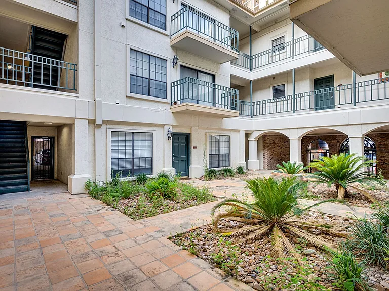 1908 San Antonio St #306 — Photo 4
