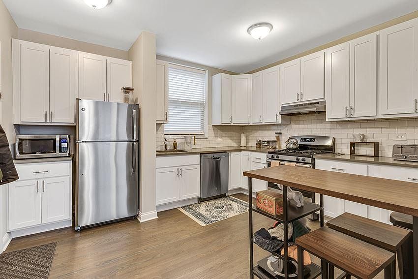 1st image of 3933 N Keeler Ave #1F