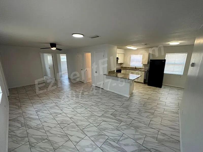 3 bed, 2.0 bath, 1125 sqft, $2,125 — Photo 2