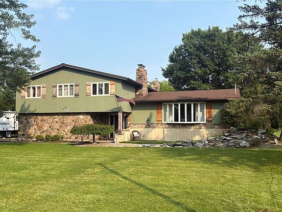 3rd image of 987 N Hewitt Dr