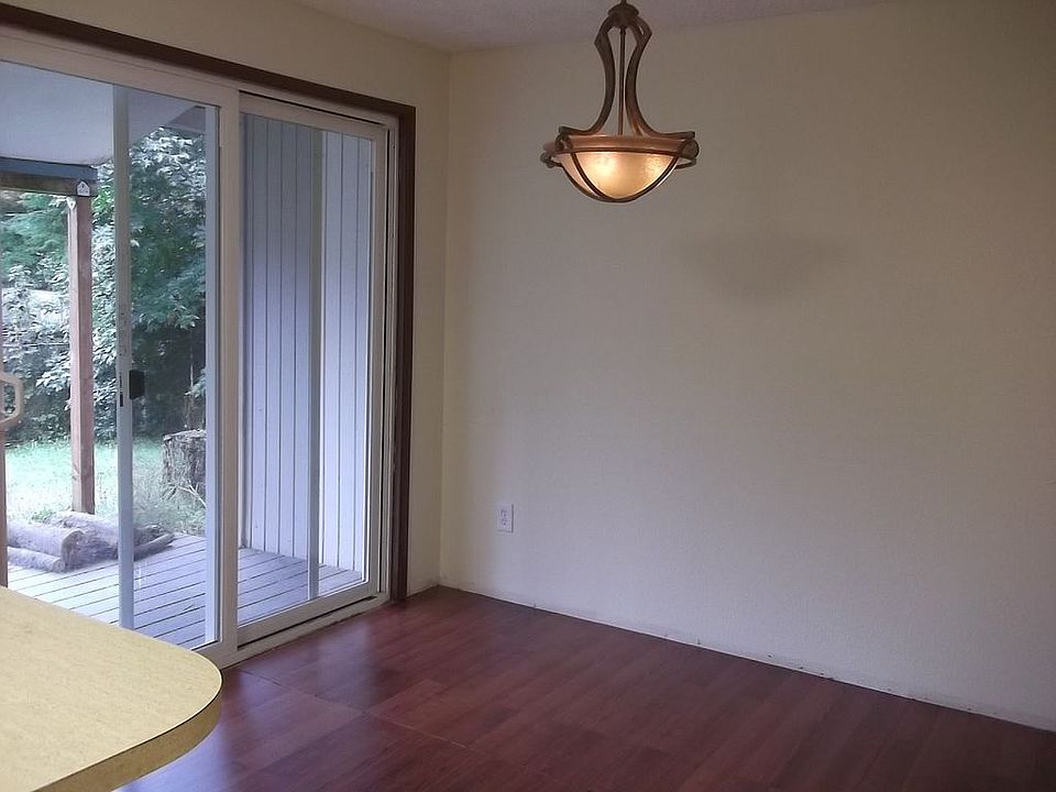 4919 Dining room