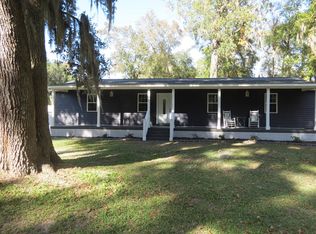 218 Lake Dr, Midway, GA 31320