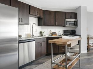 8 E Chestnut St #18D, Chicago, IL 60611