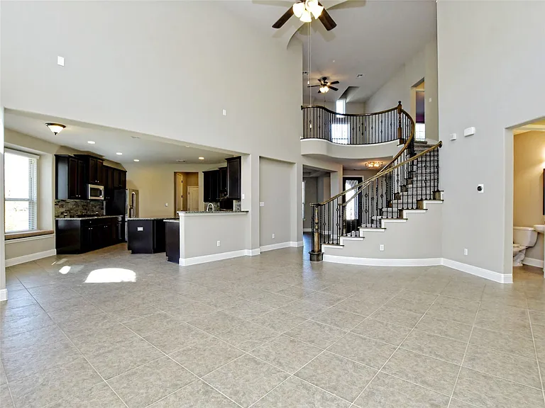 15205 Joseph Dr — Photo 9