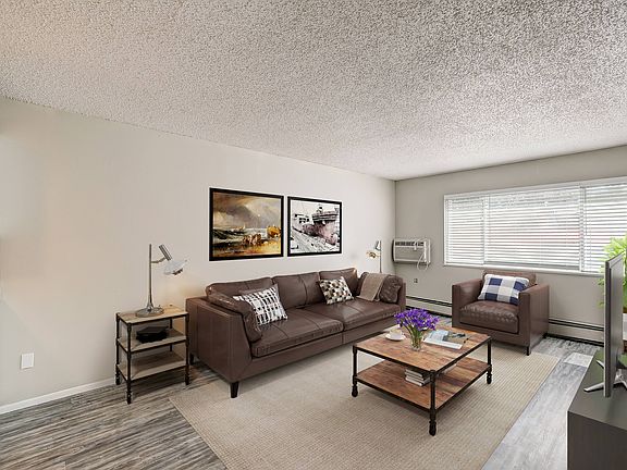 Thirteen20 Renovated Unit Gathering Room