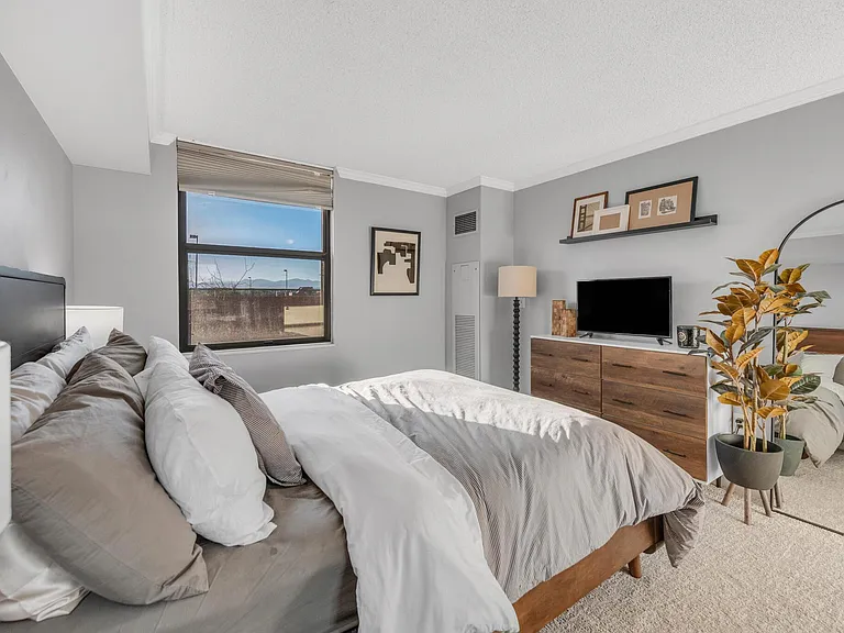 1301 N Speer Blvd #302 — Photo 25