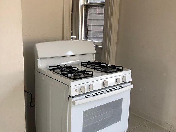 5th image of 512 E North Ave