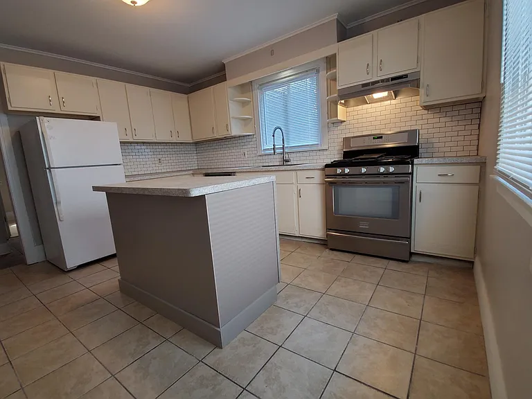 507 Oxford St #1 — Photo 7