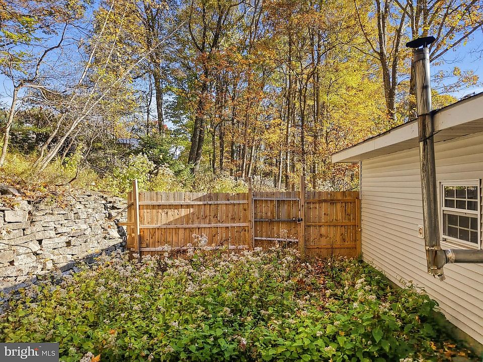 46th image of 10 Hemlock Rd