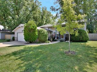 1107 E Chestnut Rd, Derby, KS 67037