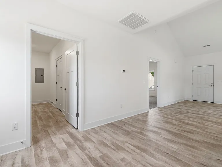 2206 Grant St — Photo 7