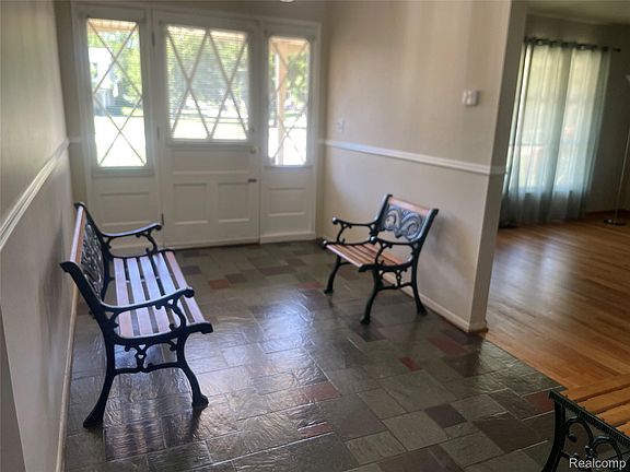 3rd image of 20961 Concord St