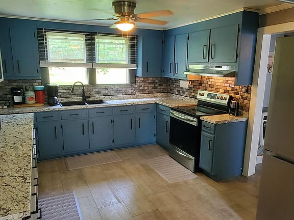 4th image of 145 Hillside Cir