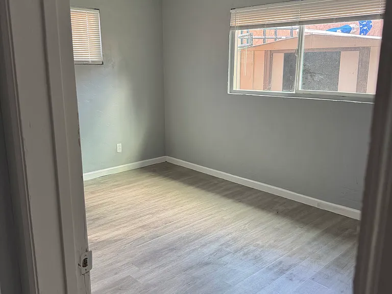 2615 W Morten Ave #A — Photo 8