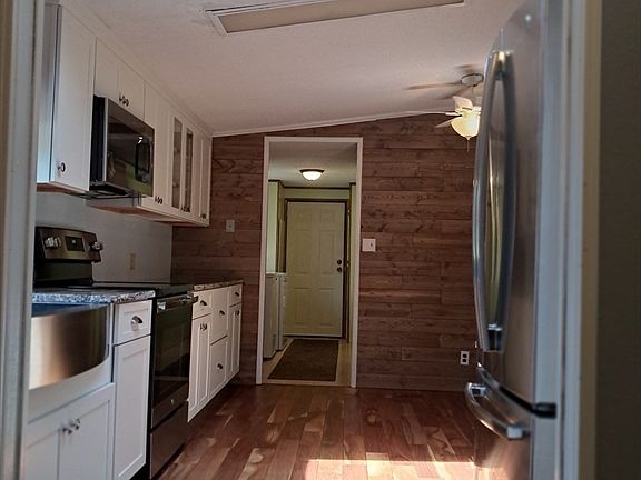5th image of 75 Rosewood Dr