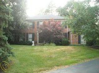 5900 Barnstable Ct, West Bloomfield, MI