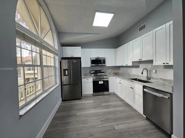 10823 NW 3rd Ct #B12u, Hollywood, FL 33026