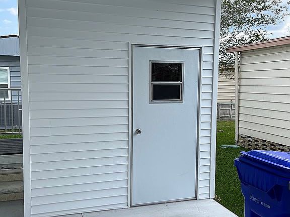 3rd image of 214 Charlotte Cir N
