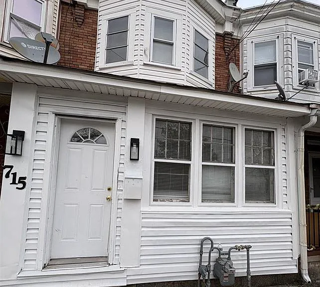 715 Green St — Photo 1