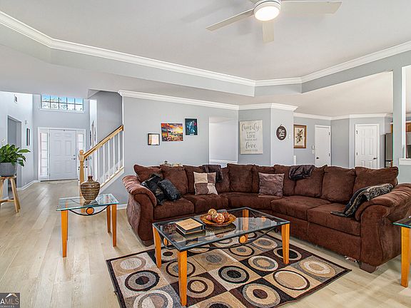 5th image of 550 Windsor Way