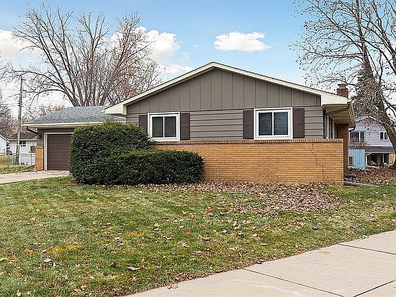 3rd image of 1312 Woodhill Cir
