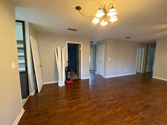 5th image of 408 S Cherry St