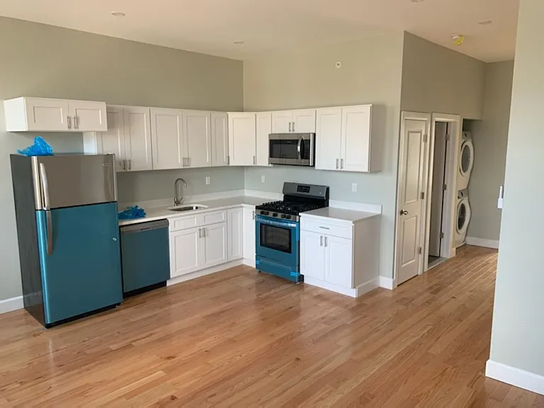 531 Clinton Ave — Photo 1