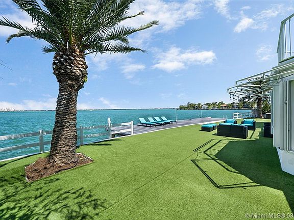 2nd image of 1431 N Venetian Way