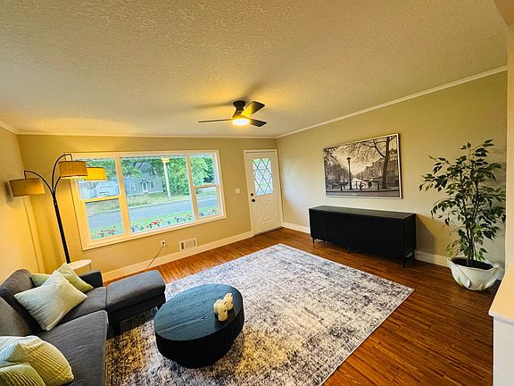 3rd image of 1647 Marsh Ave