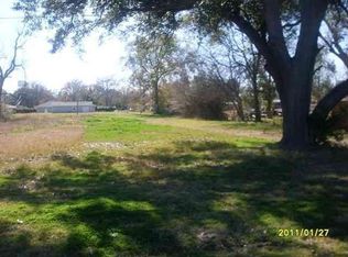 5249 Gulf St, Groves, TX 77619