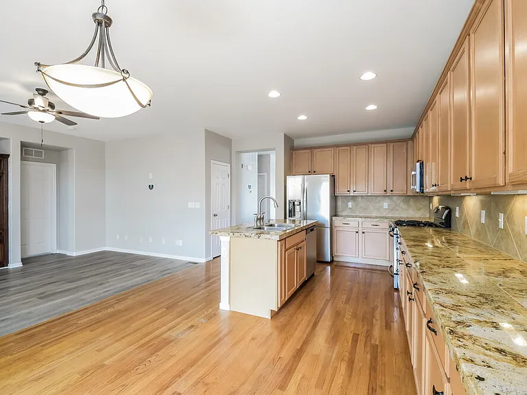 5647 S Buchanan St — Photo 6
