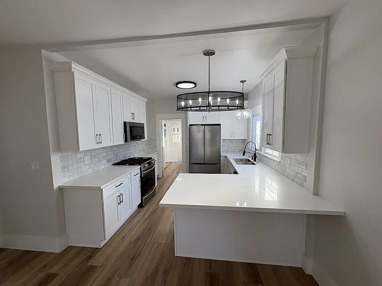 275 N Orange St — Photo 7