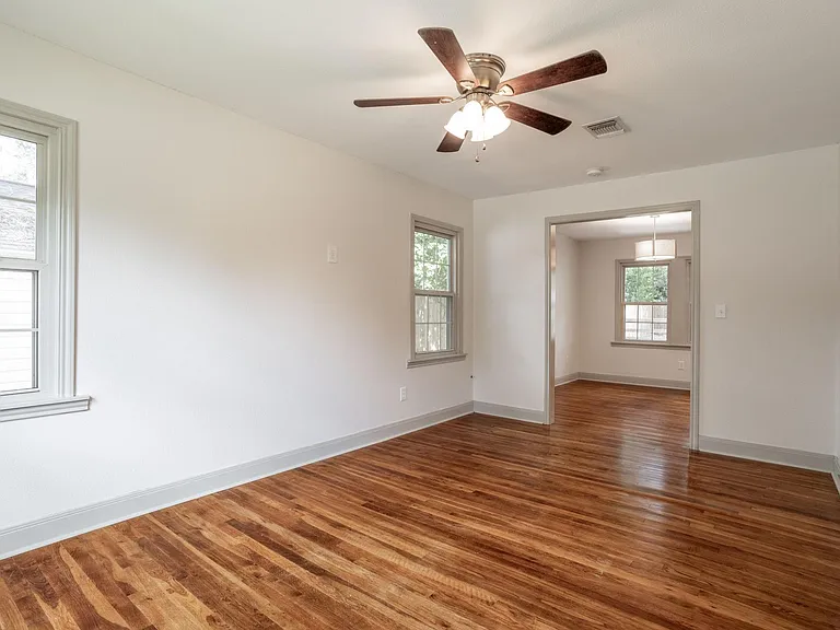 1517 Live Oak St — Photo 8