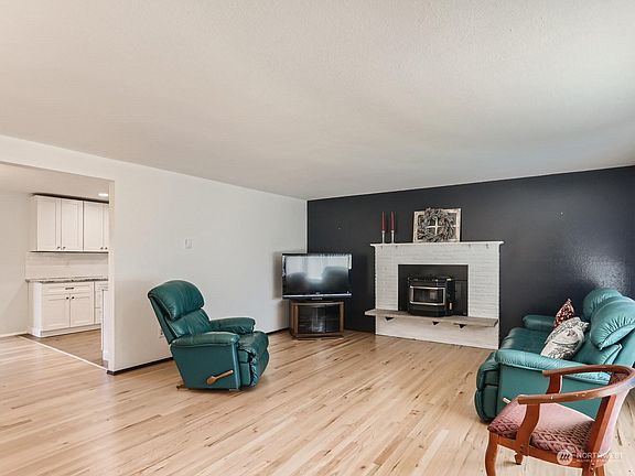 5th image of 4517 104th Pl NE