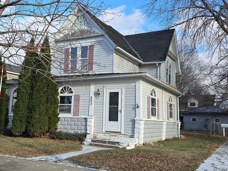 1st image of 201 Cedar St N
