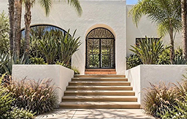 5 bed, 4.5 bath, 4169 sqft, $14,500 — Photo 2