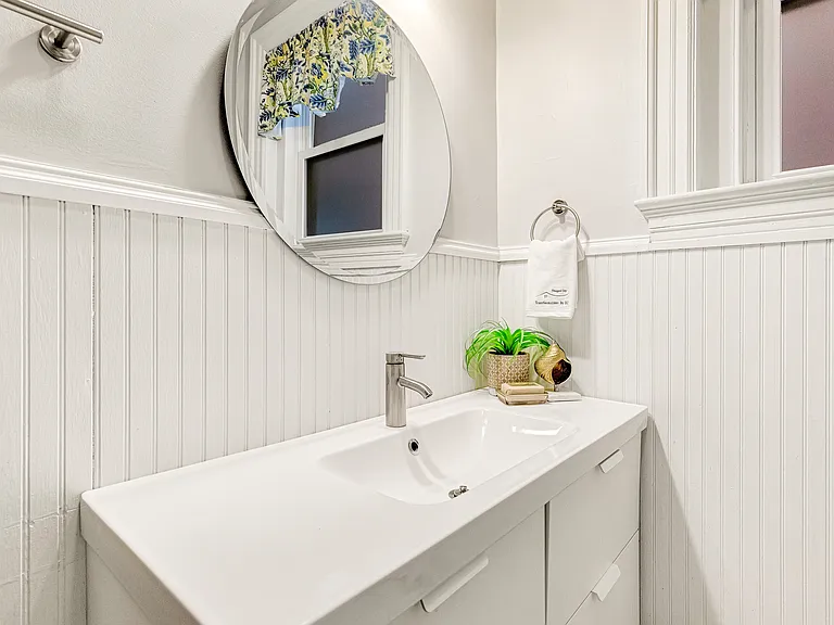 1208 W Franklin St #B — Photo 6