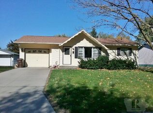 508 Greenbrier Ln, Marshalltown, IA 50158